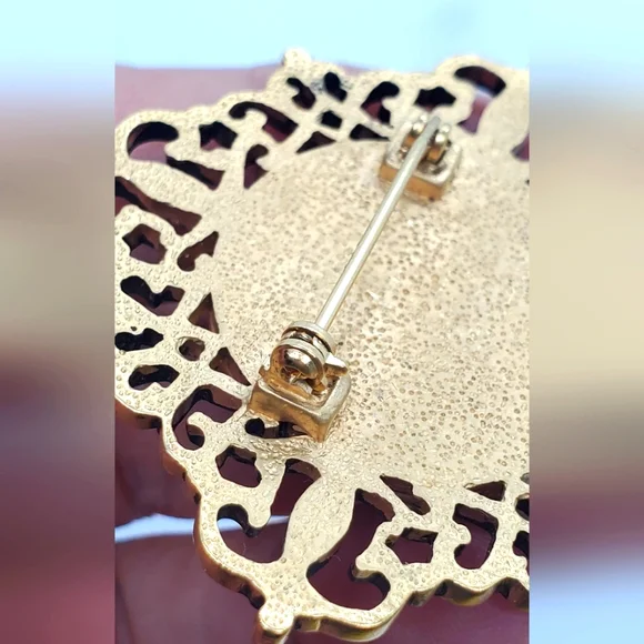 Elegant Brooch Gold Plated and Red